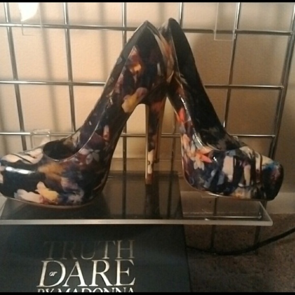 Truth or Dare by Madonna, Size 8 - Picture 3 of 4